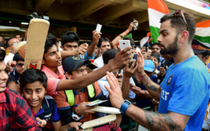VIrat Kohli with his fans