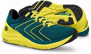 Topo Athletic Phantom 2: marathon racing shoes for wide feet